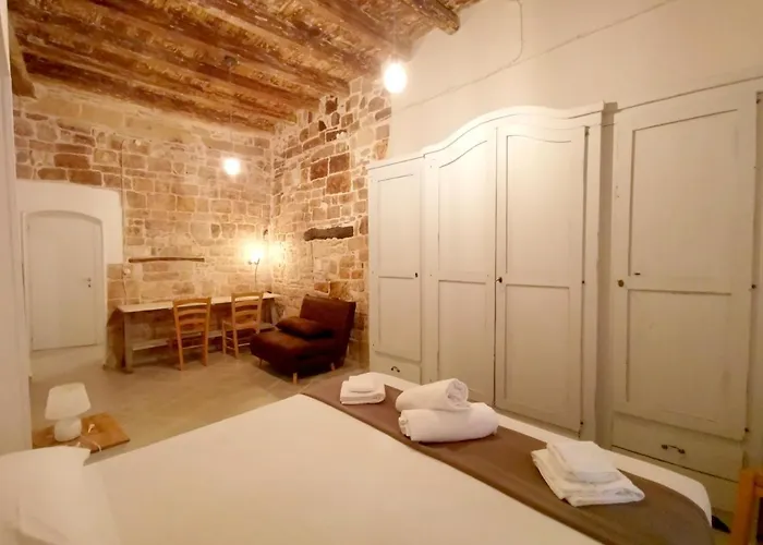 Santa Manna, Vecchia アパート *